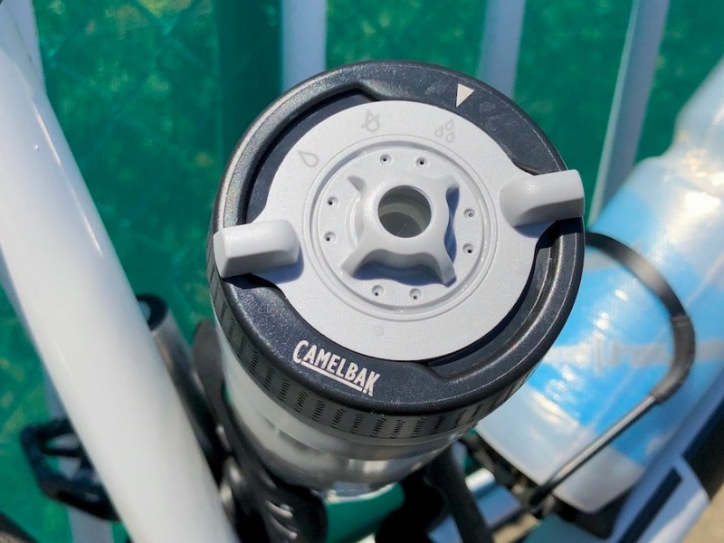 サイクリング用ボトルがシャワーみたいになる「CAMELBAK リプレースメントシャワーキャップ」